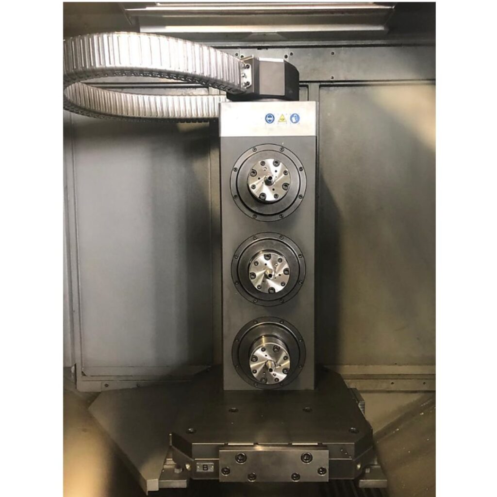 Tabla de 5 ejes para centro horizontal, completa con unidad hidráulica - instalación eléctrica - y gestión desde el control numérico de la máquina.